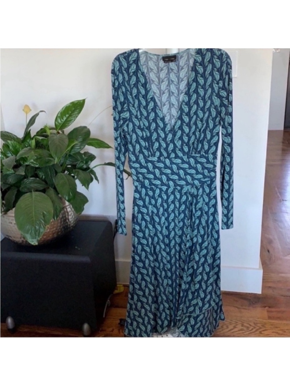 Max & Cleo Wrap maxi/long dress Sz M V neck long sleeves Blue Navy Green